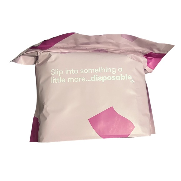 Frida Mom Postpartum Recovery Essentials Kit Postpartum Underwear Ice Pads - Picture 3 of 4